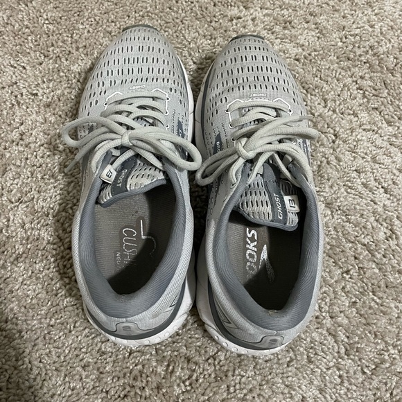 Women’s Brook ghost 13 tennis shoes - Picture 3 of 5